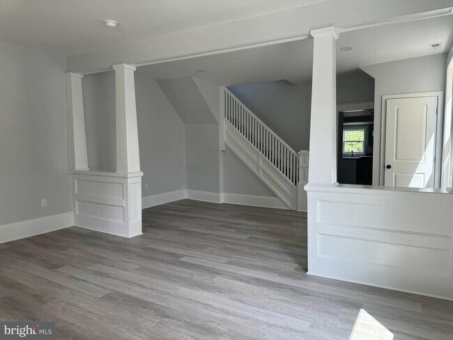 Building Photo - 603-607 Main St