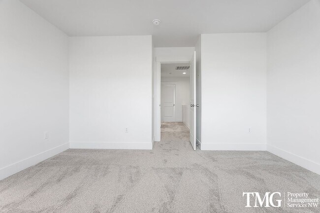 Building Photo - 977 Creer Way