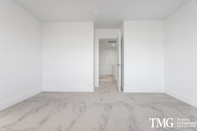 Building Photo - Apply today and recieve $1000 of your 1st months rent!