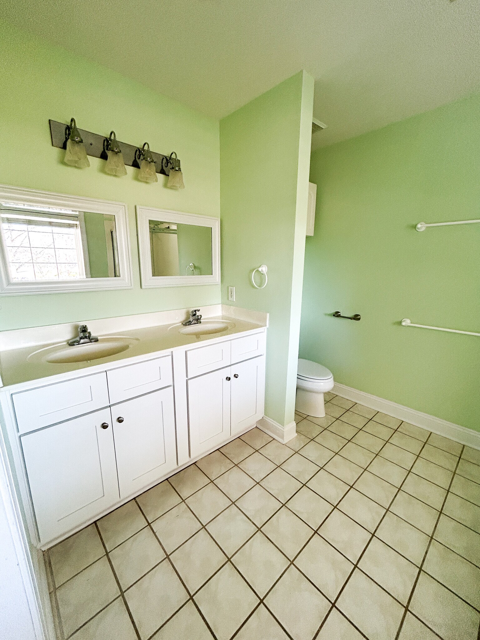 Building Photo - 290 Brookshire Pl SW