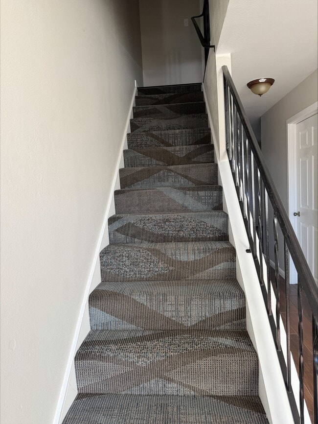 Building Photo - 1327B 9th W Ave