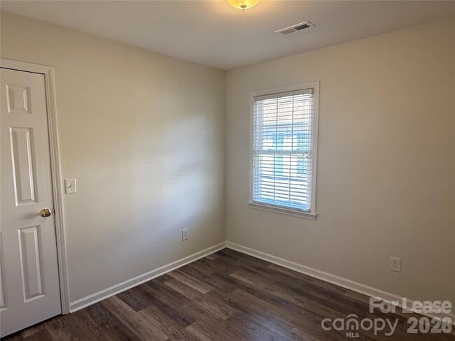 Building Photo - 3660 Lake Spring Ave NW