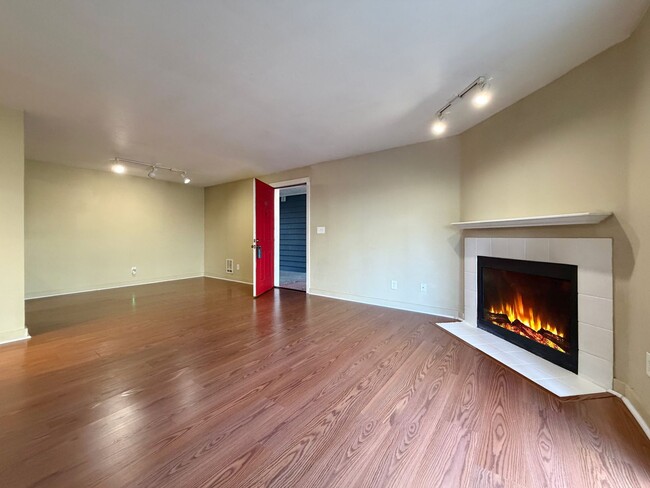 Building Photo - 16817 Larch Way