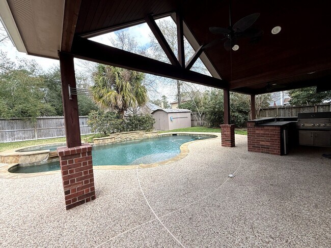 Building Photo - 1927 Enchanted Park Dr