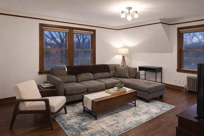 Building Photo - 25 Delos St W