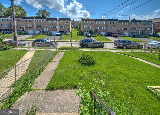 Building Photo - 539 E Basin St