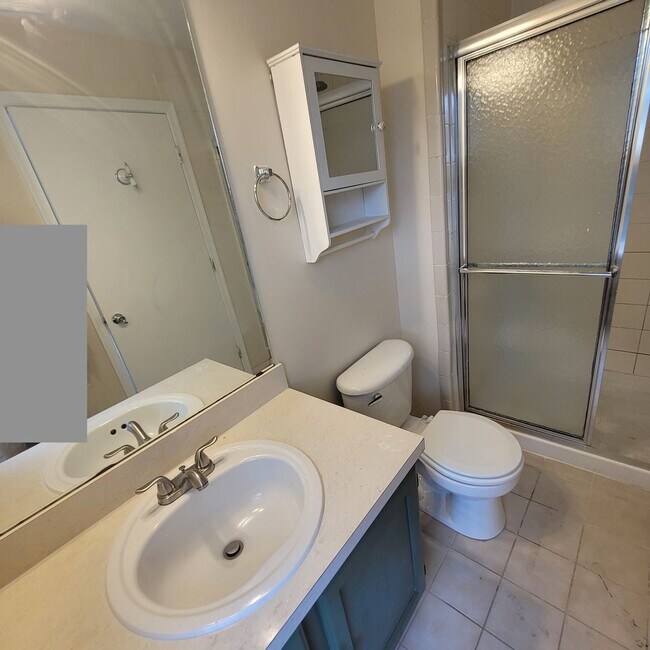Building Photo - Spacious, freshly painted with lots of ame...
