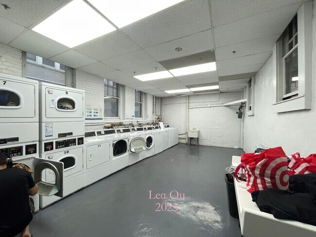 Building Photo - NO BROKER FEE! Available 9/1 Studio in Fen...