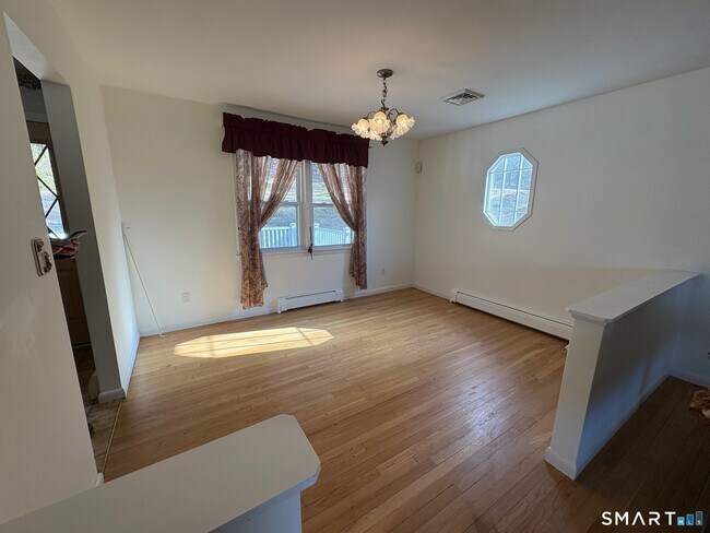 Building Photo - 967 Derby-Milford Rd