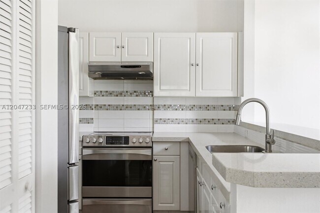 Building Photo - 411 Bermuda Springs Dr
