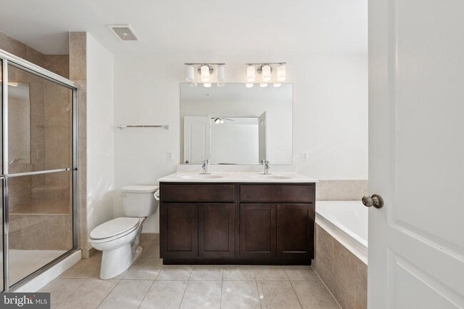 Building Photo - 10605 Meridian Hill Way