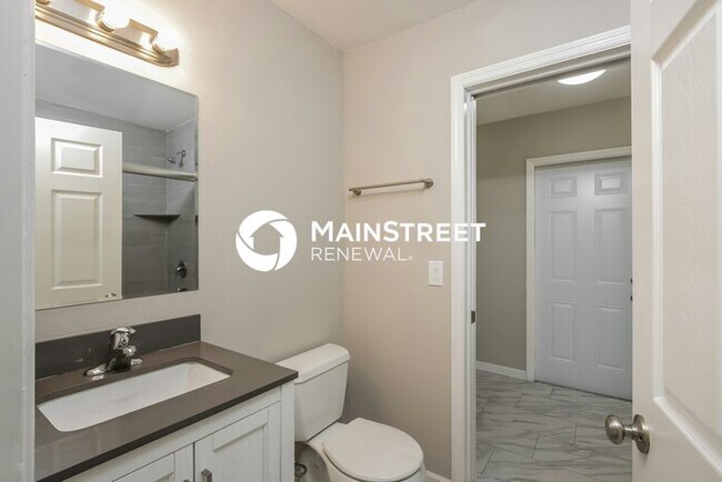 Building Photo - 3 Bedroom Pet-Friendly Home in Sarasota, FL with Main Street Renewal