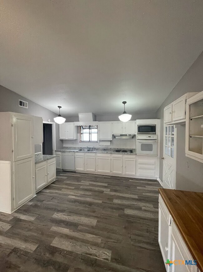 Building Photo - 541 Buck Trail