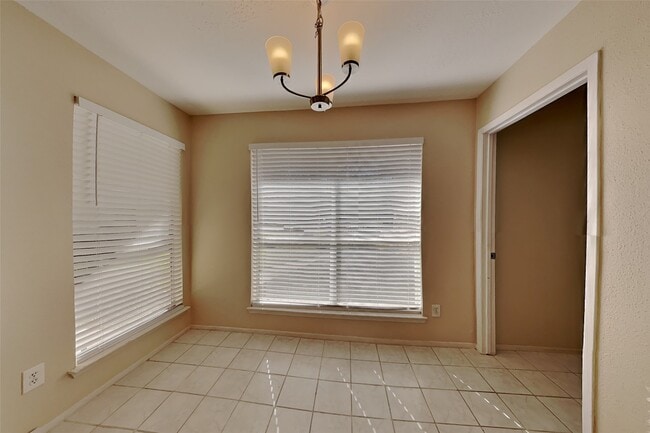 Building Photo - 20 Early Dawn Ct