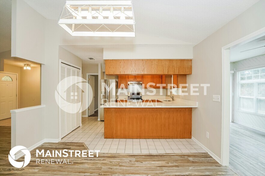 Building Photo - 402 Fleming Ave