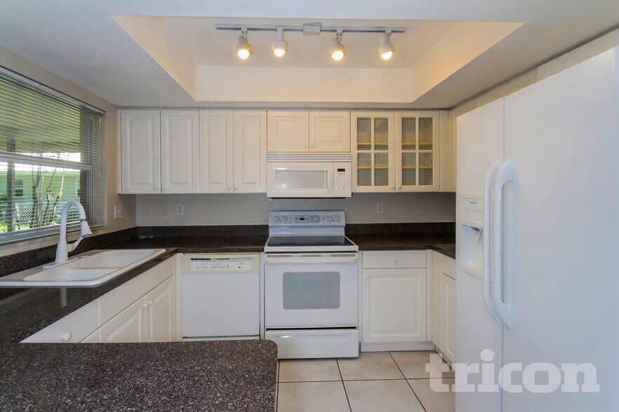 Building Photo - 8105 Longbay Blvd