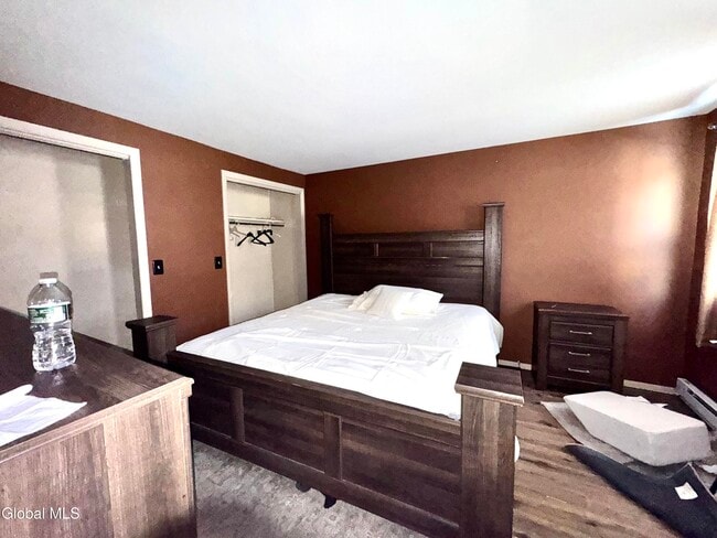 Building Photo - 48 Wake Robin Rd