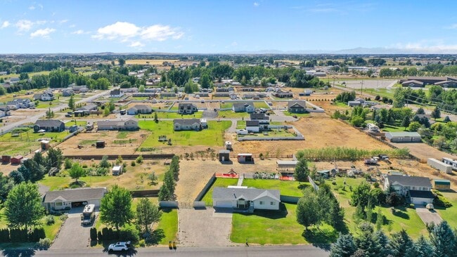Building Photo - 5 Bed 3 Bath Home in Rigby