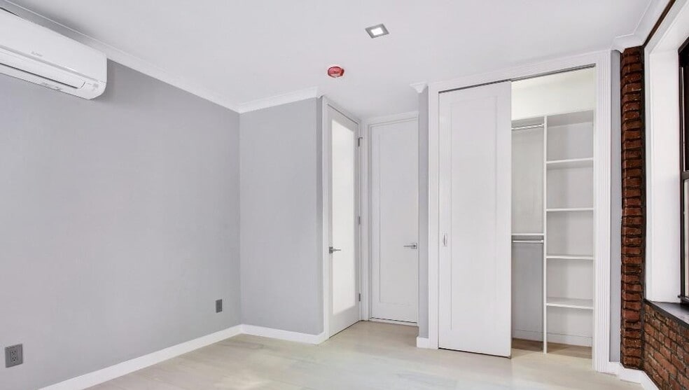 Building Photo - 213 E 26th St