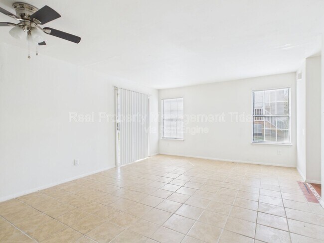 Building Photo - 513 Summit Ct