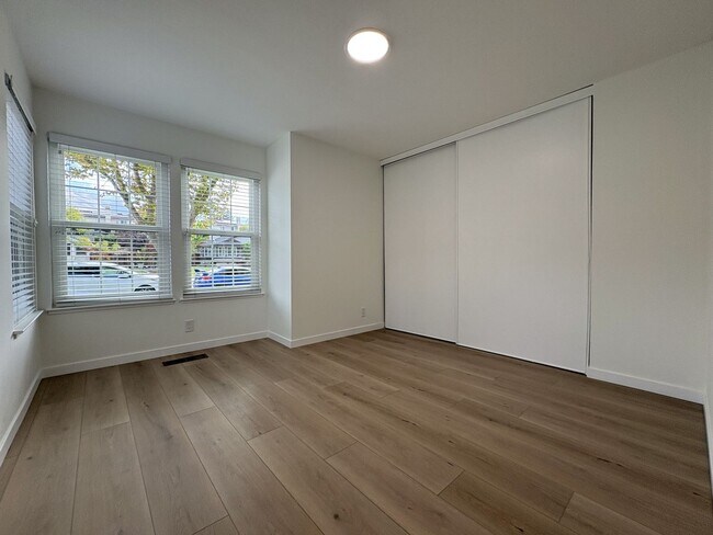 Building Photo - 3532 Rollingside Dr