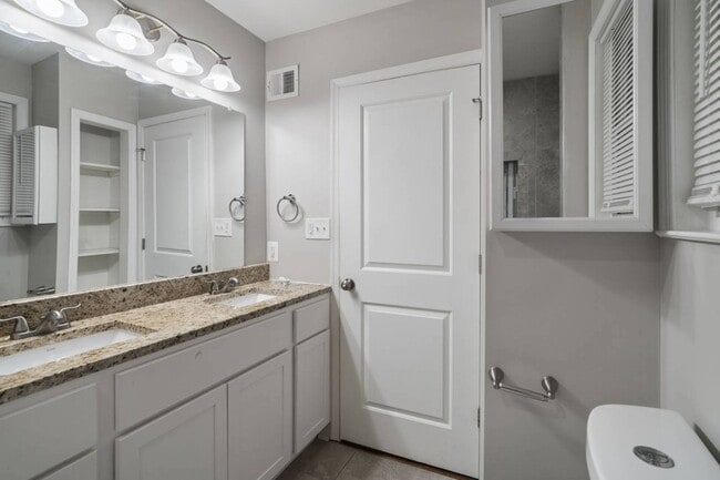 Building Photo - 1516 Cedarwood Dr