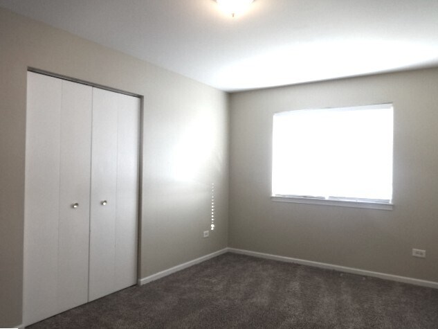 Building Photo - 816 Shorewood Dr