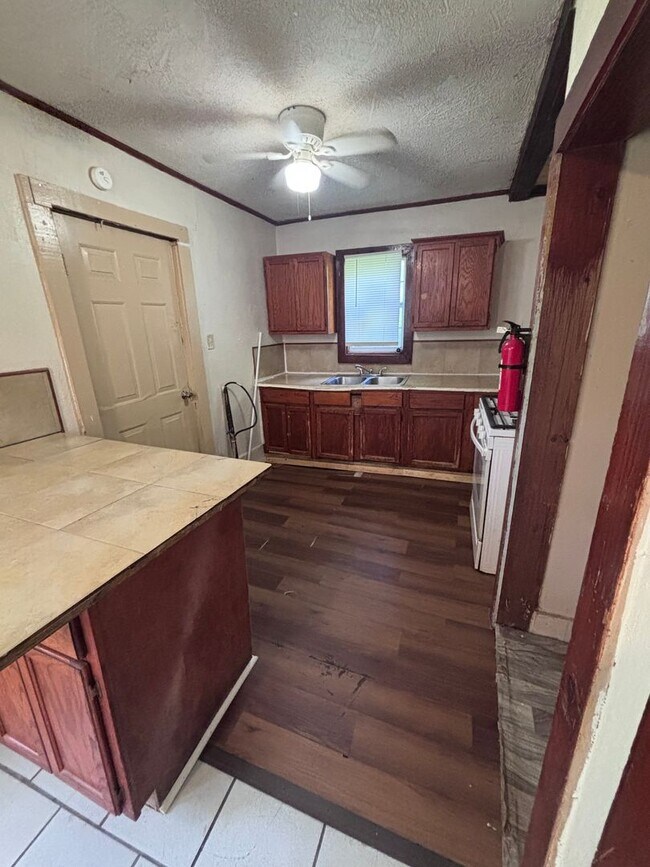 Building Photo - COMING SOON 1 Bedroom, 1 Bathroom Home in ...