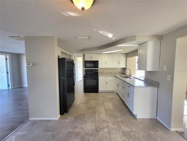 Building Photo - 4004 Grayton Dr