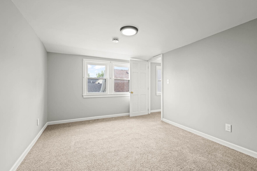 Building Photo - 208 S Swan St