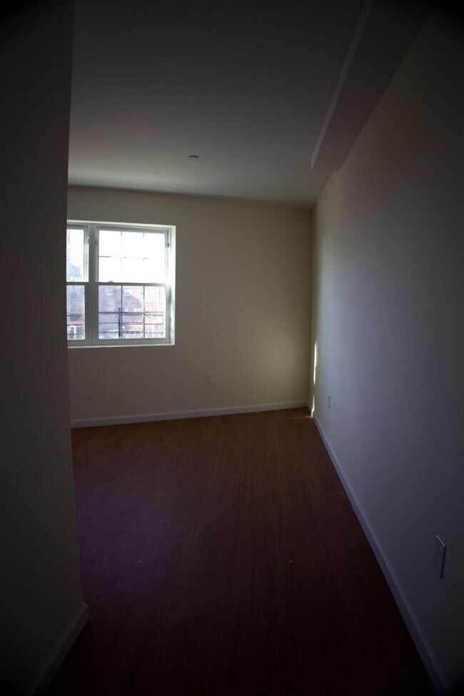 Building Photo - NEW 3 BEDROOM APT IN SOUNDVIEW