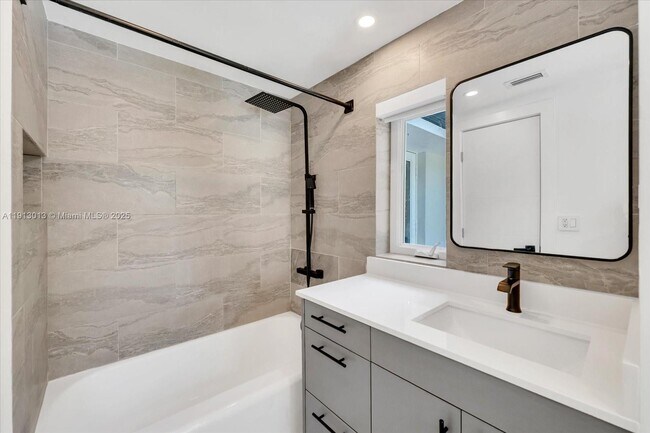 Building Photo - 863 NE 90th St