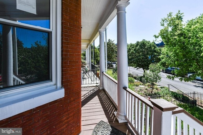 Building Photo - 104 R St NE