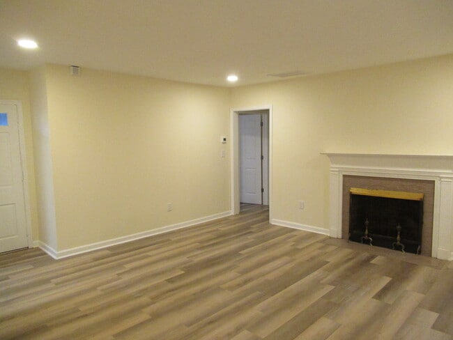 Building Photo - 2032 Rector Dr SW