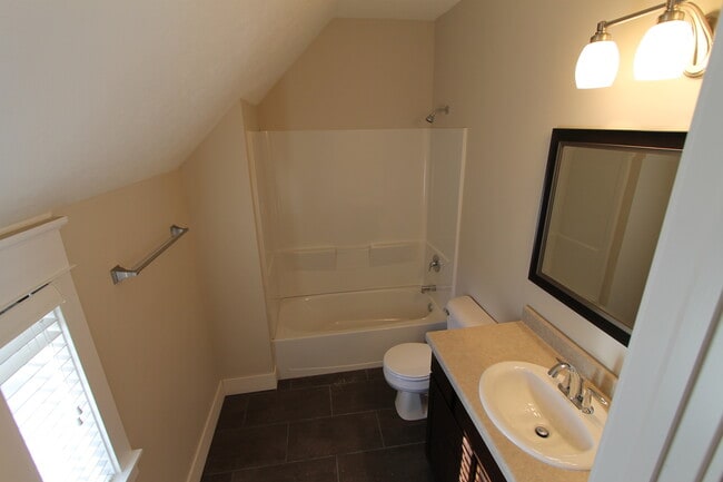 Building Photo - Luxury Finishes - Top-Floor Duplex Unit -- Mid-Town with a View