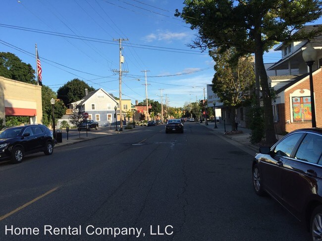 Building Photo - 1448-1450 Lake Dr SE