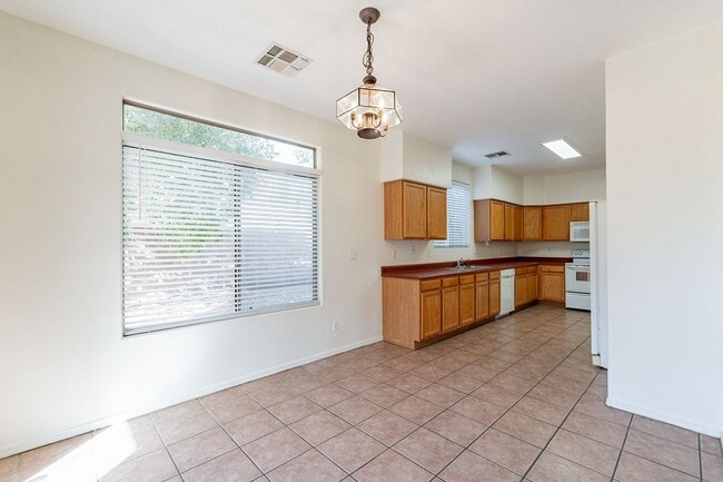 Building Photo - AVAILABLE JULY - Three Bedrooms + Loft!