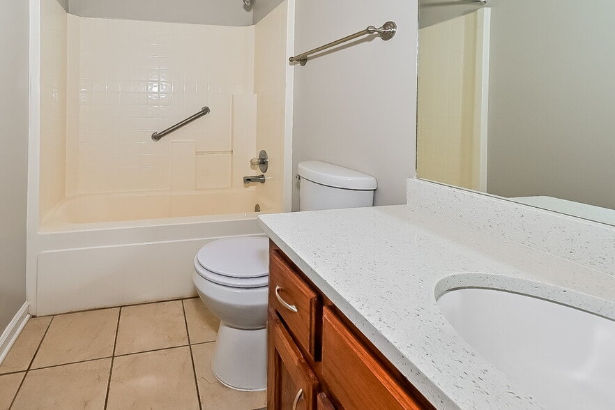 Building Photo - 6700 Black Oak Dr