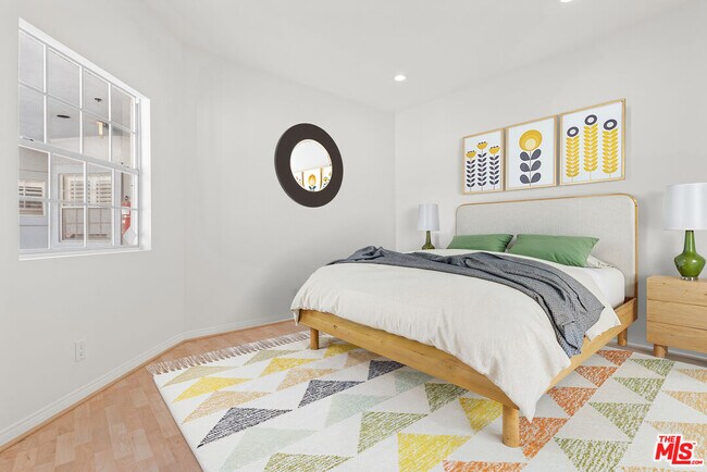 Building Photo - 2025 S Beverly Glen Blvd