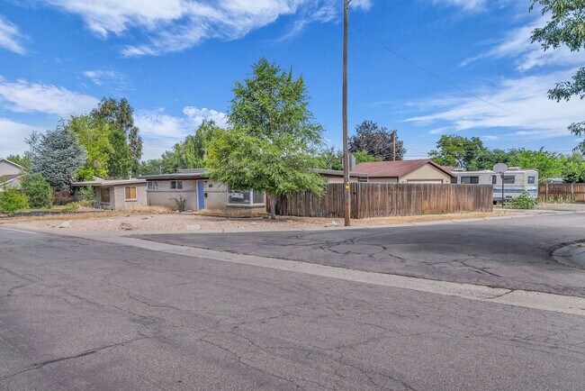 Building Photo - Cottonwood Heights