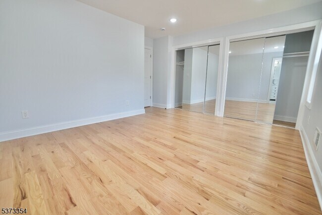 Building Photo - 226 Park Ave