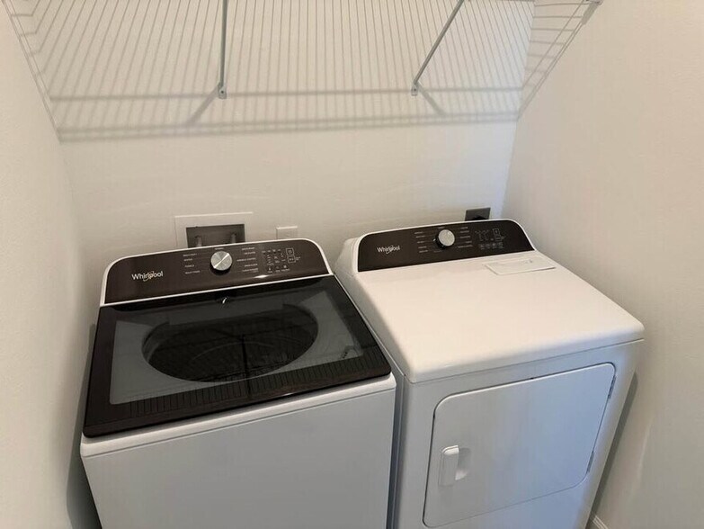 Building Photo - 536 Green Tracker Ave