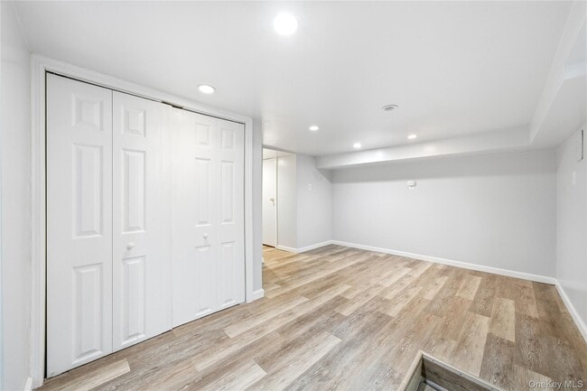 Building Photo - 100 School St