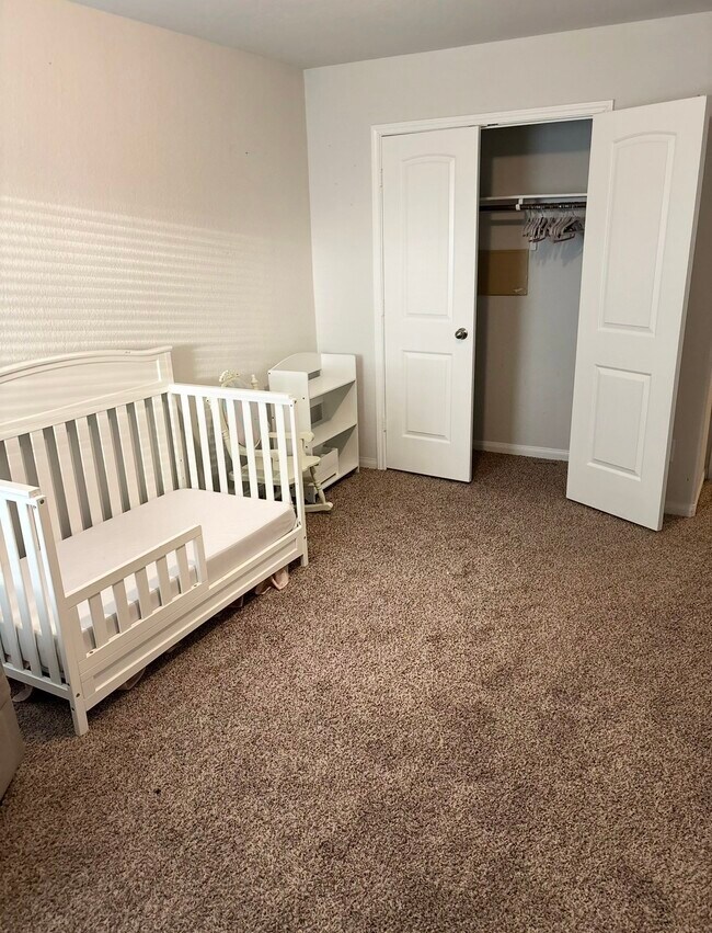 Building Photo - 17607 Desmond St