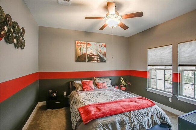 Building Photo - 2236 Long Bow Dr