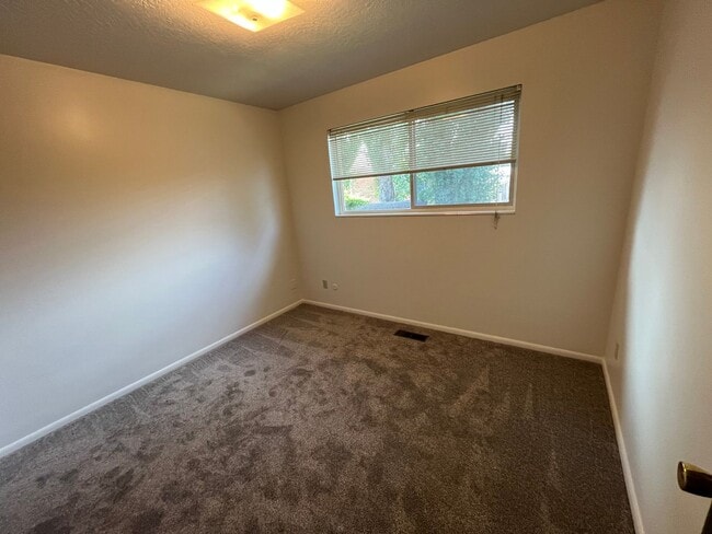 Building Photo - Lovely duplex for rent in Orem