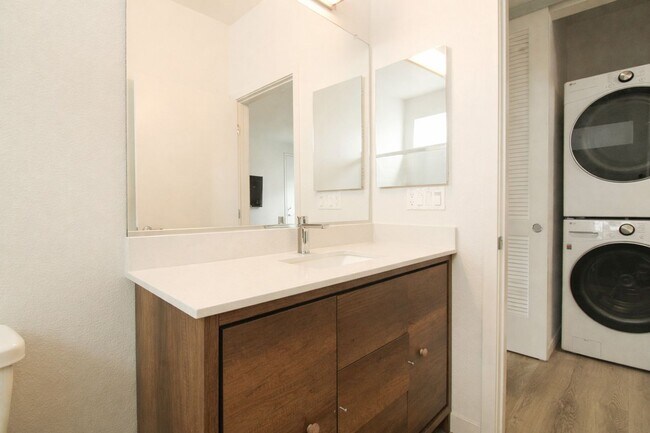 Building Photo - Modern 3-Bedroom, 2-Bathroom Apartment on Murray in San Luis Obispo