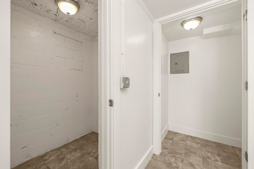 Building Photo - 792 500 N