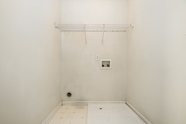 Building Photo - 225 Honeywell Way