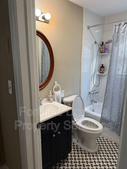 Building Photo - 2203 Maywood St